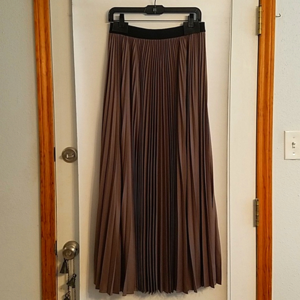 "Dallan" Elegant Pleated Maxi Skirt